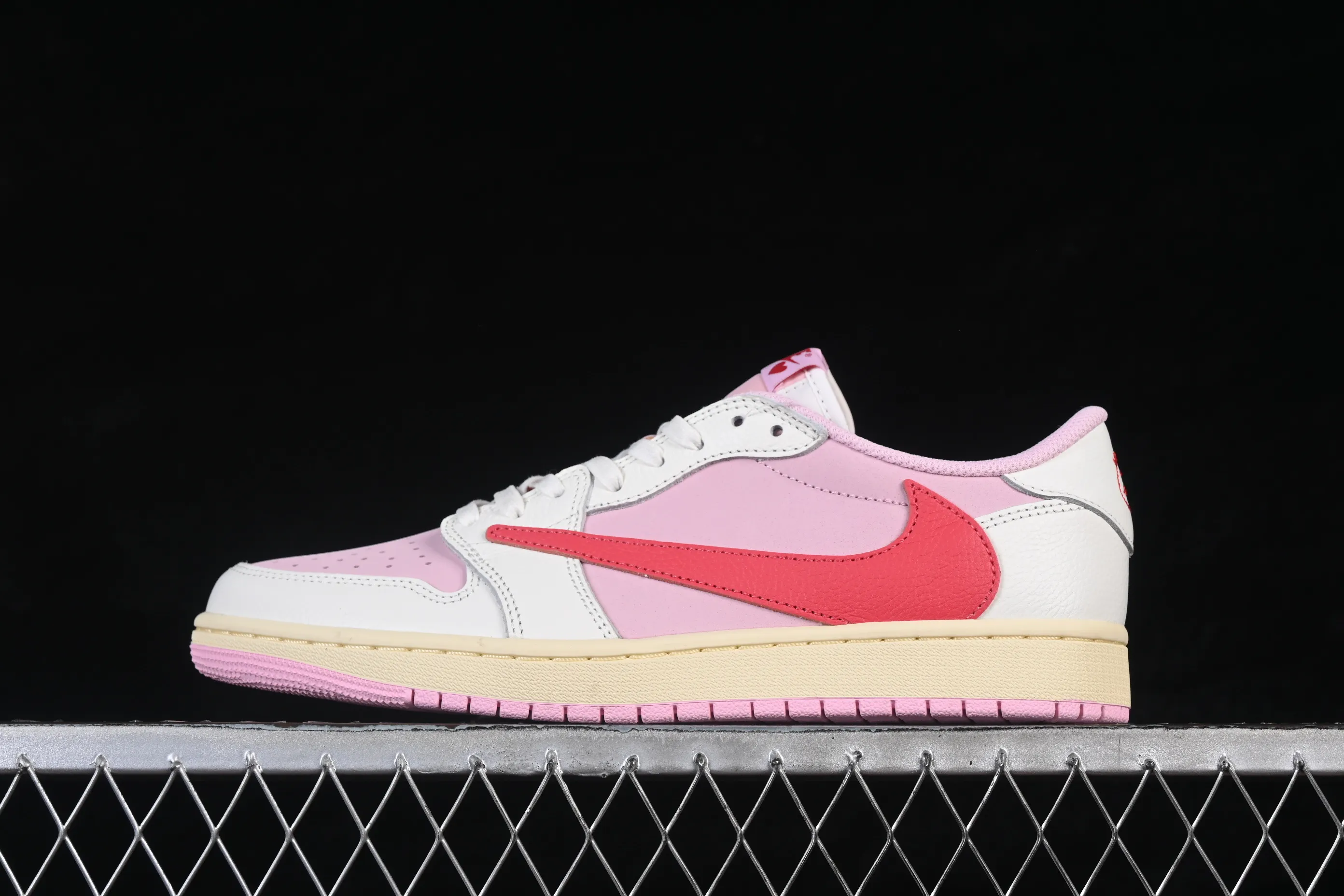 All categories Air Jordan Jordan series basketball shoes Air Jordan 1 Low pure original version Travis Scott x Air Jordan 1 Low OG AJ1 Joe 1 undercut low IQ7604-101